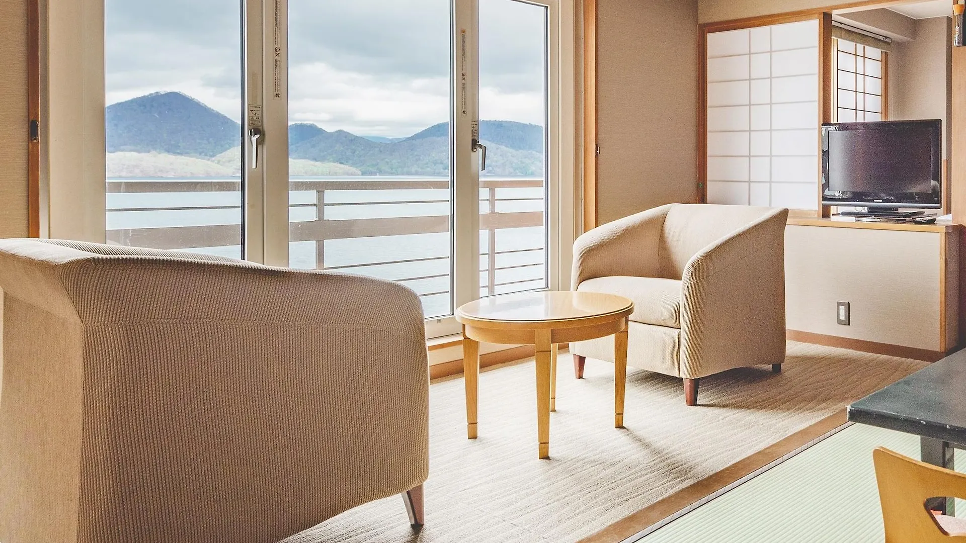 Toyako Manseikaku Hotel Lakeside Terrace 4*,