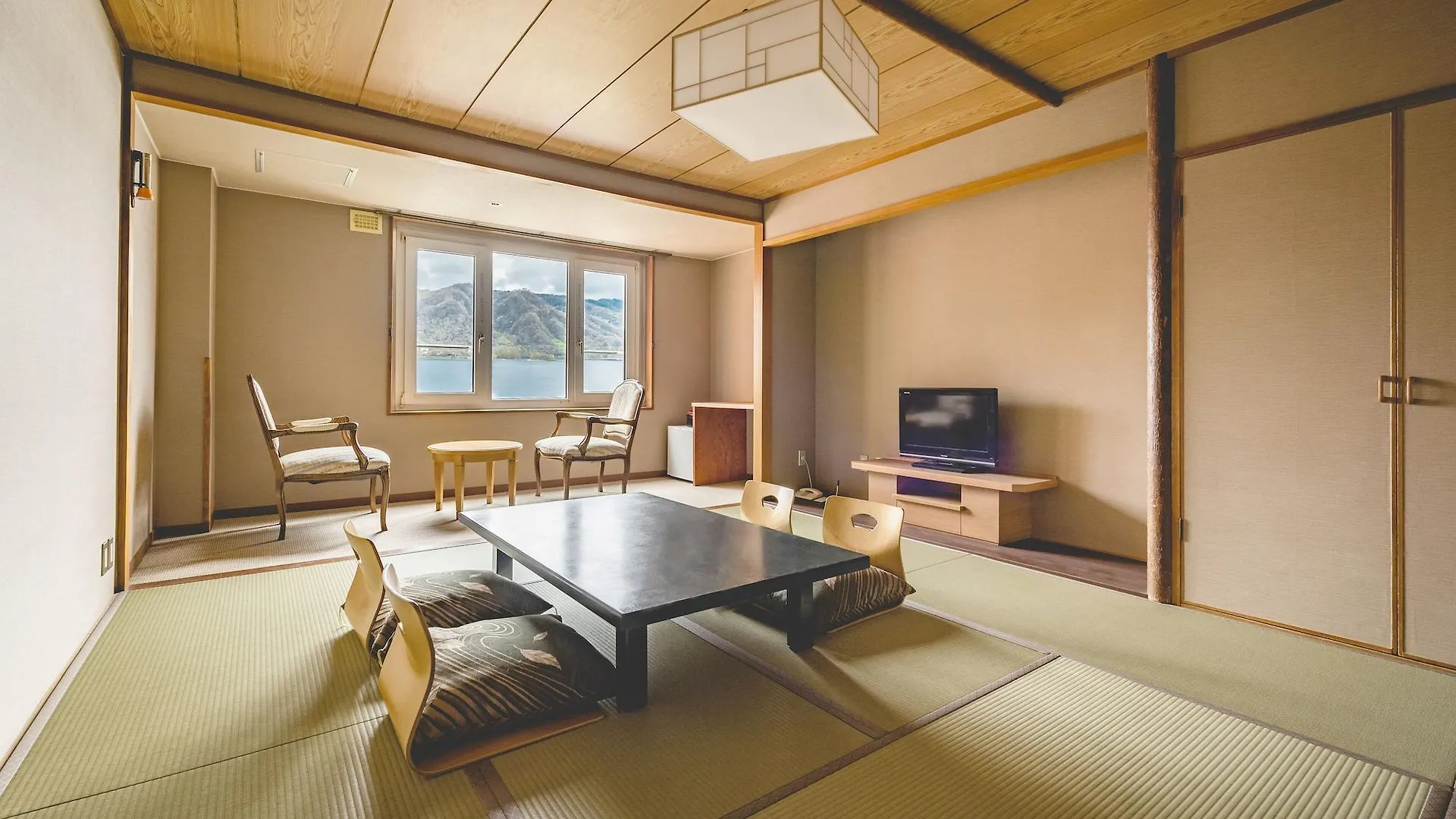 Ryokan Toyako Manseikaku Hotel Lakeside Terrace