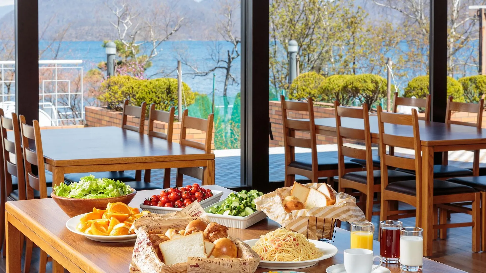 Toyako Manseikaku Hotel Lakeside Terrace 4*,  Japan