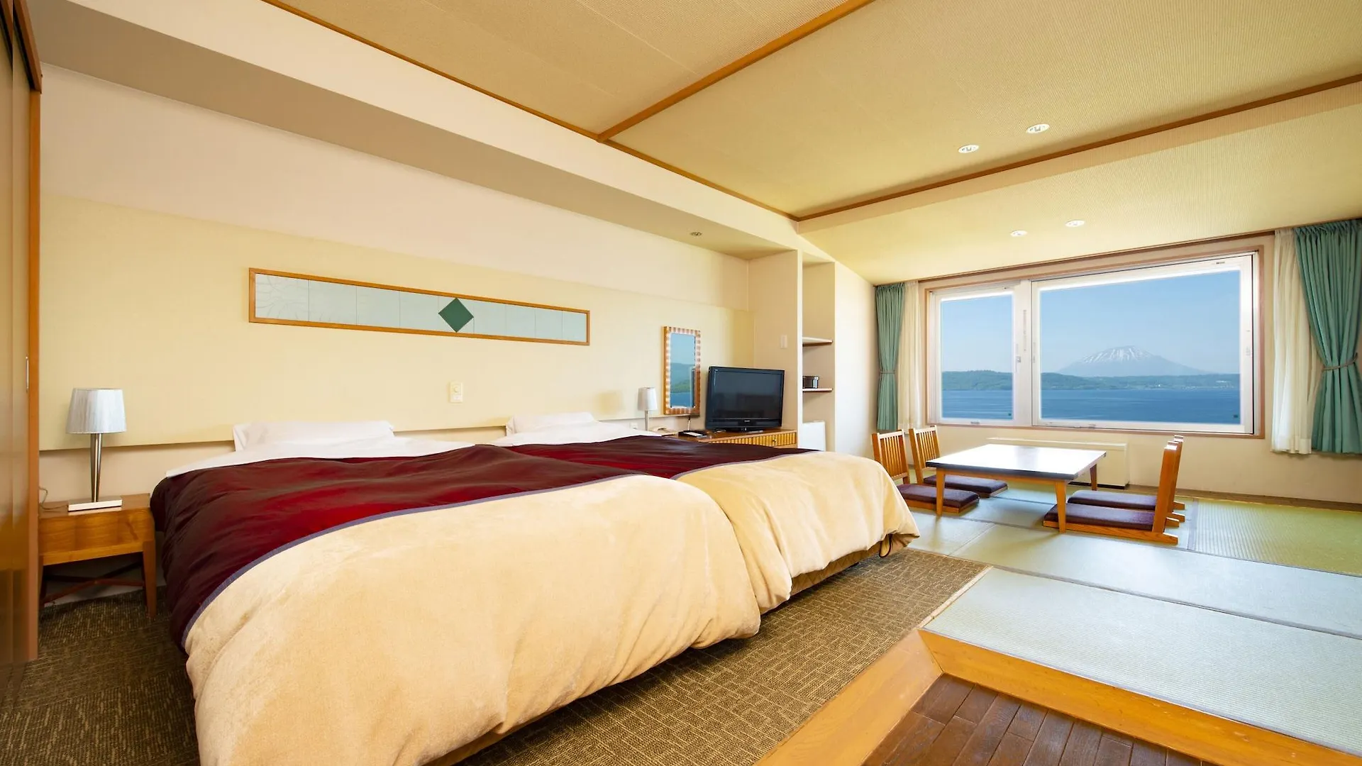 Toyako Manseikaku Hotel Lakeside Terrace 4*,  Japan