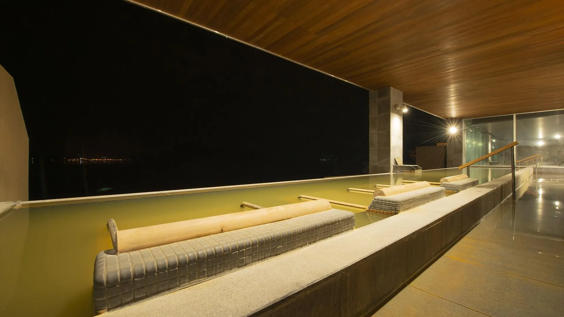Ryokan Toyako Manseikaku Hotel Lakeside Terrace